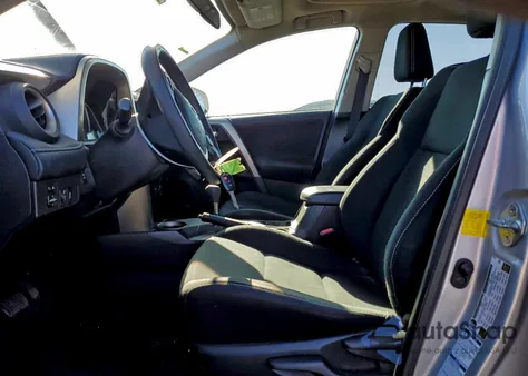 2015 Toyota Rav4 Xle z USA, uszkodzony, nr VIN 2T3RFREV4FW239120